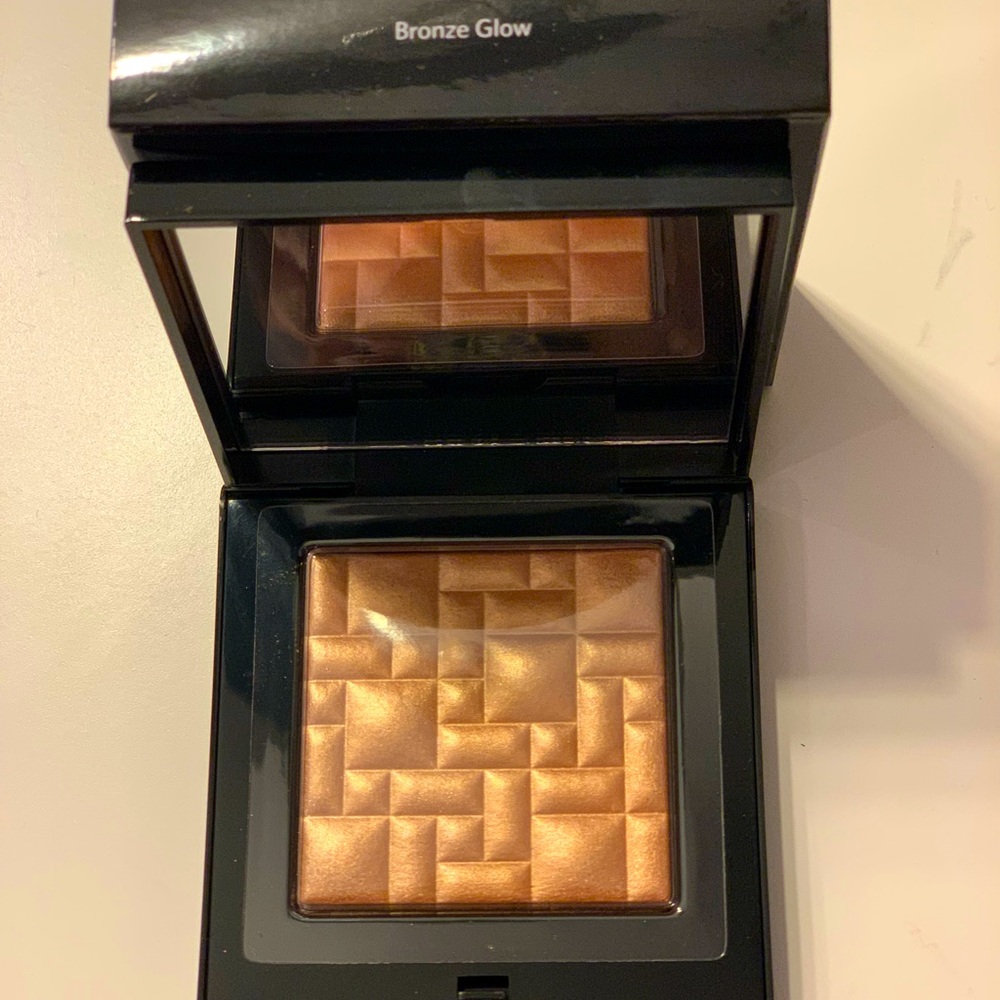 Bobbi Brown Highlighting Powder in Bronzed Glow